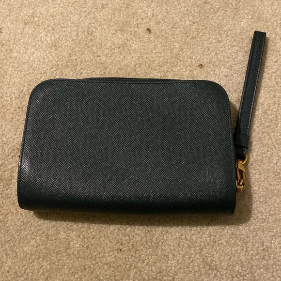 Authentic LV Green Taiga Clutch - Picture 1 of 5